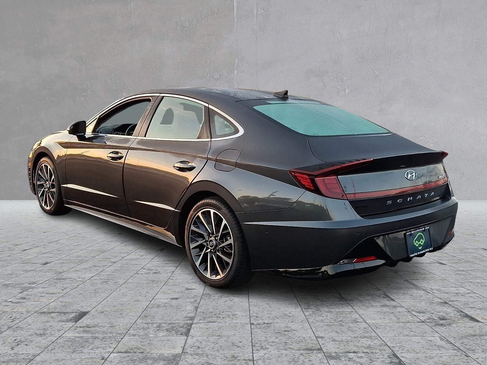 Used 2023 Hyundai Sonata Limited w/ Preferred Accessory Package FWD image 6