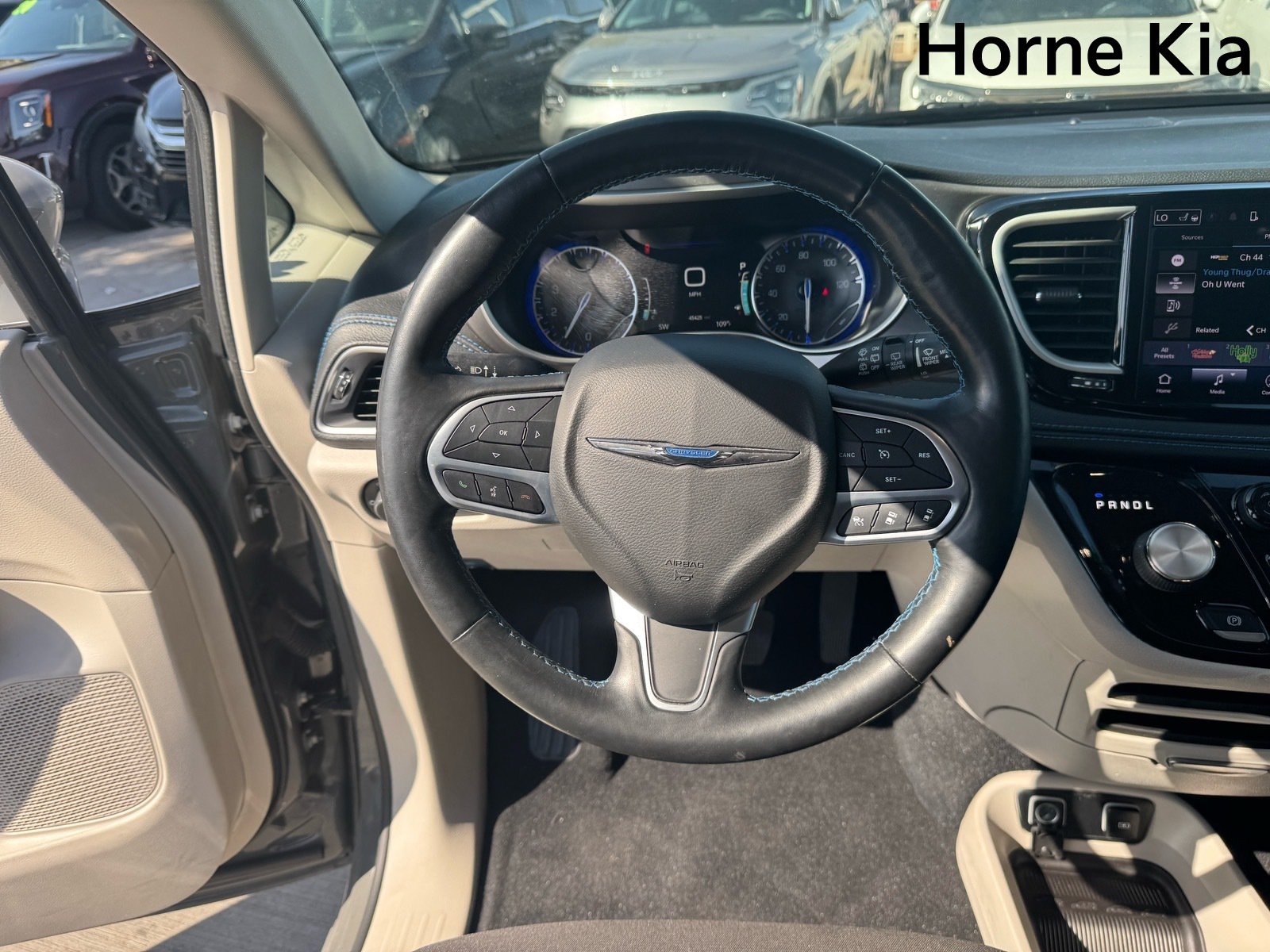 Used 2021 Chrysler Pacifica Touring w/ Cold Weather Group AWD/4WD image 16