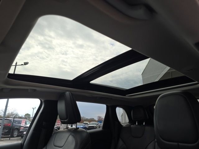 Used 2019 Jeep Cherokee Limited image 27