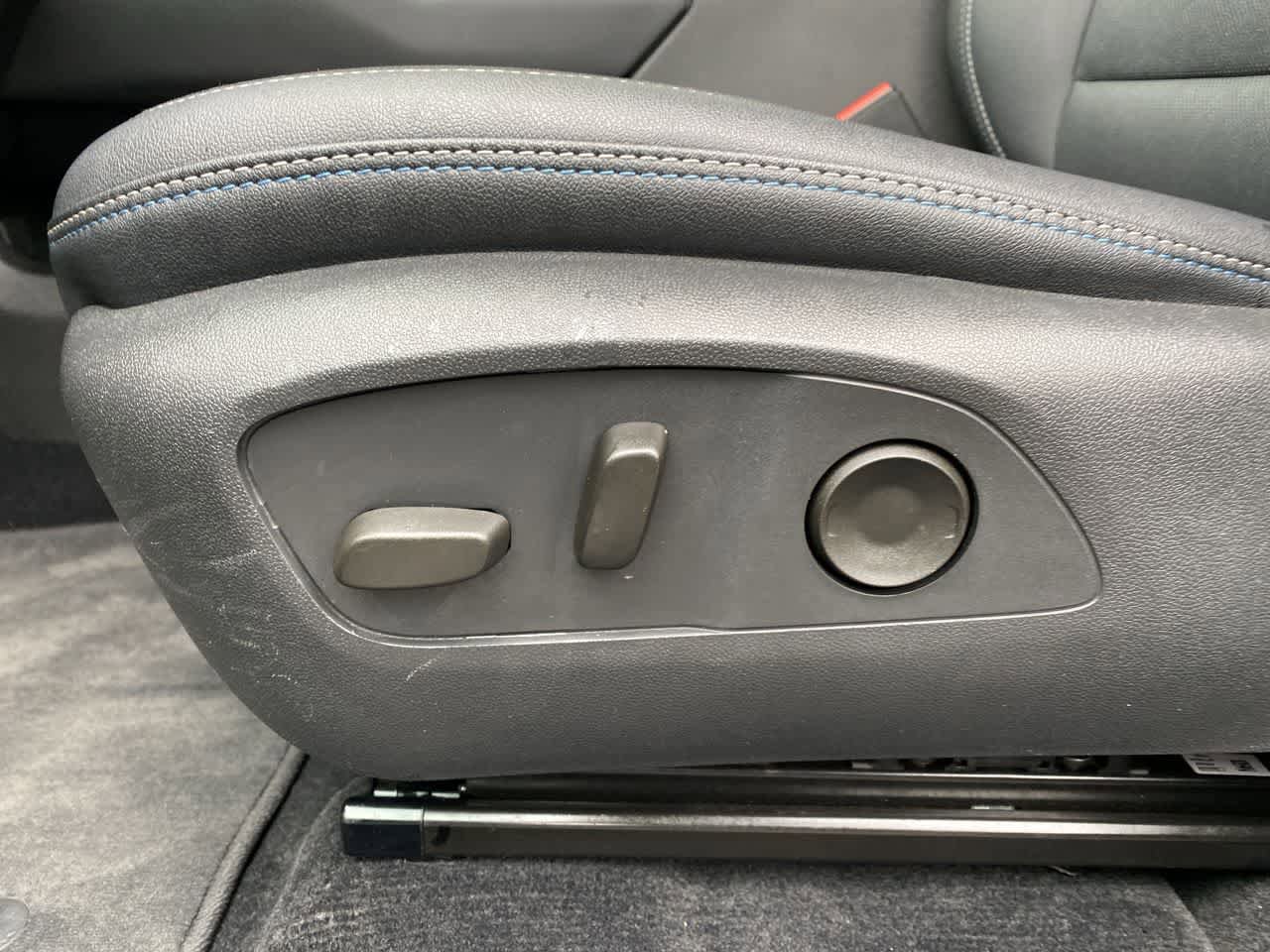 Used 2025 Chevrolet Equinox EV LT w/ Convenience Package FWD image 14