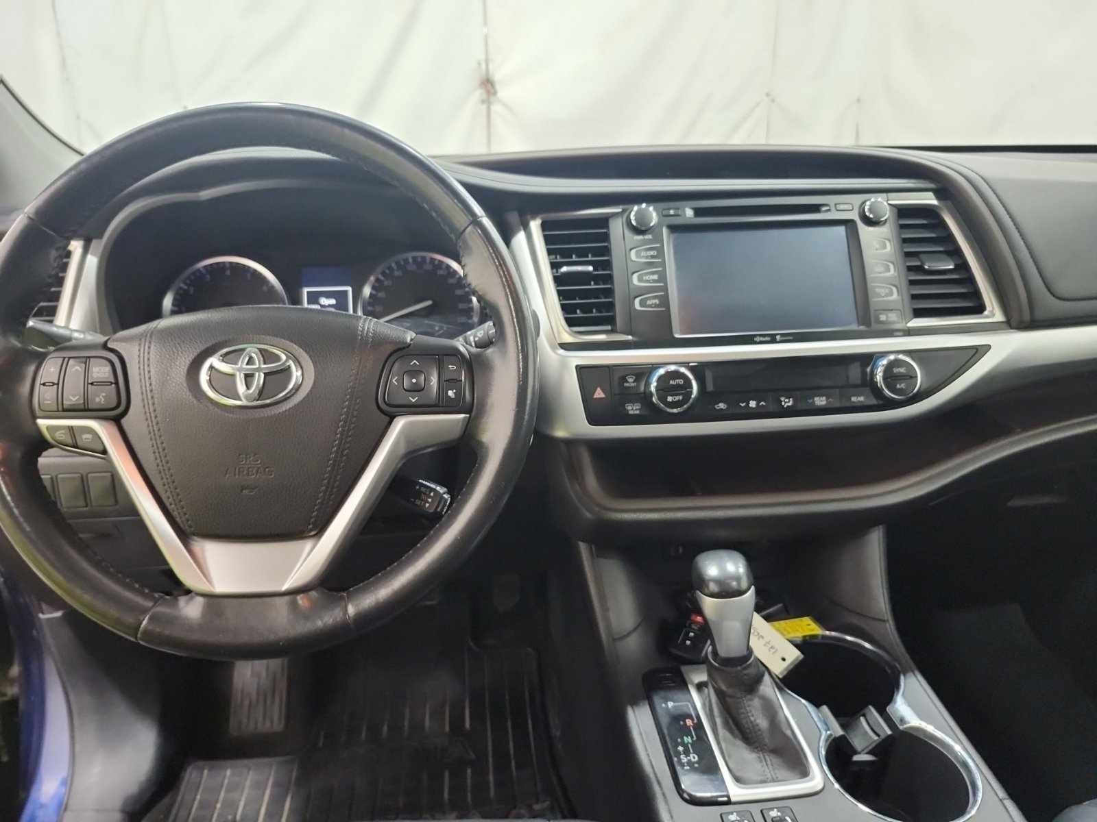 Used 2015 Toyota Highlander XLE AWD/4WD image 10
