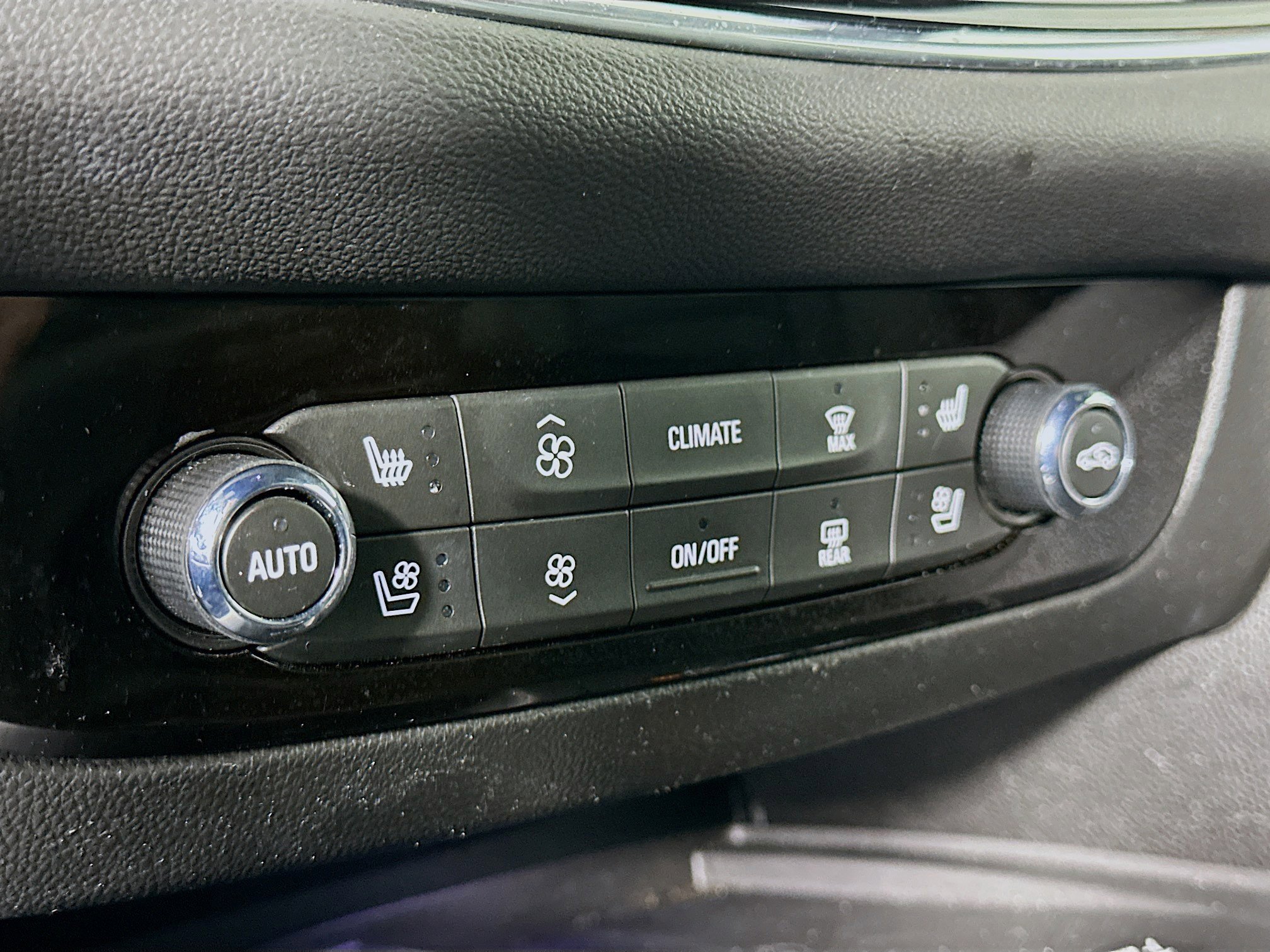 Used 2024 Buick Enclave Premium image 24