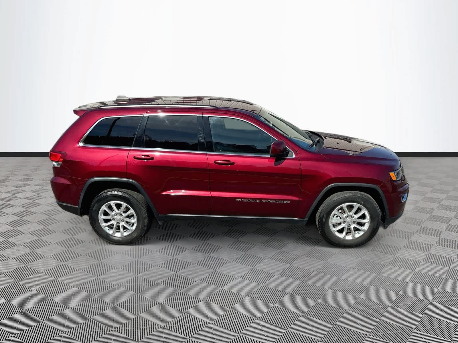 Used 2022 Jeep Grand Cherokee Laredo X RWD image 4