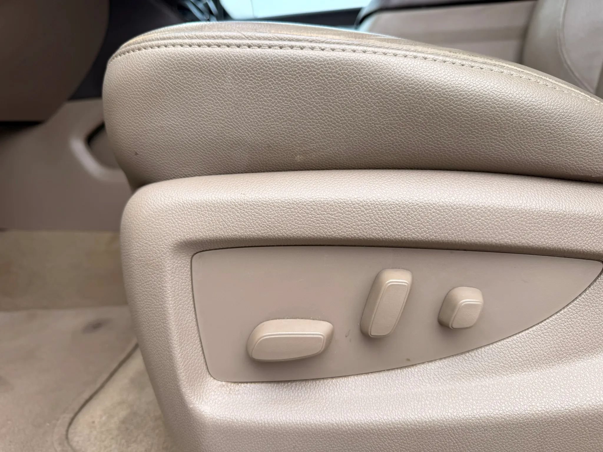 Used 2018 Chevrolet Suburban LT RWD image 34