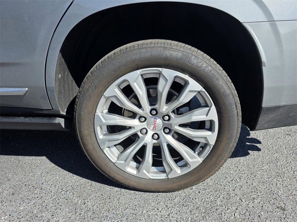 Used 2024 GMC Yukon Denali w/ Denali Reserve Package image 11