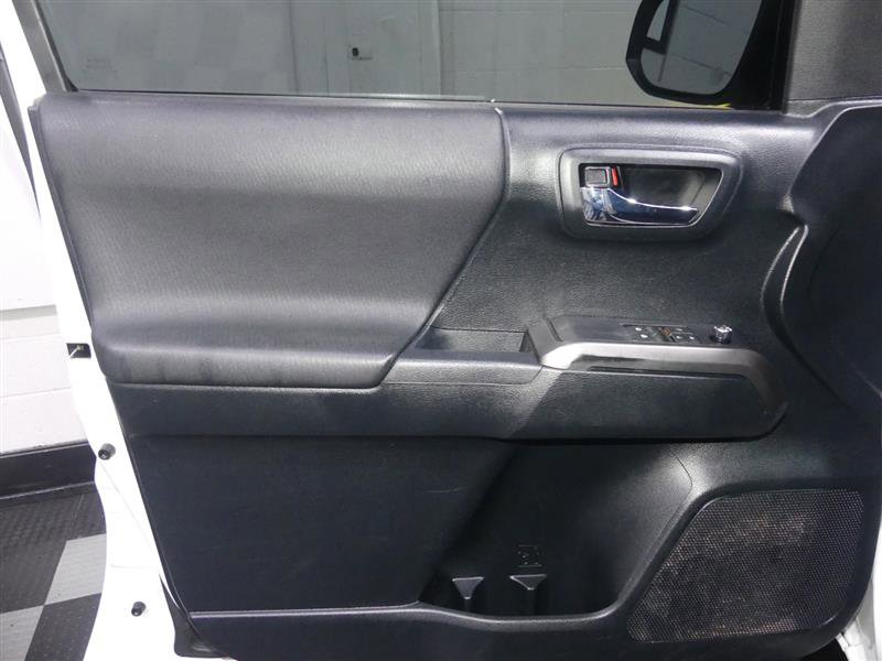 Used 2016 Toyota Tacoma TRD Off-Road w/ Exterior Package image 16