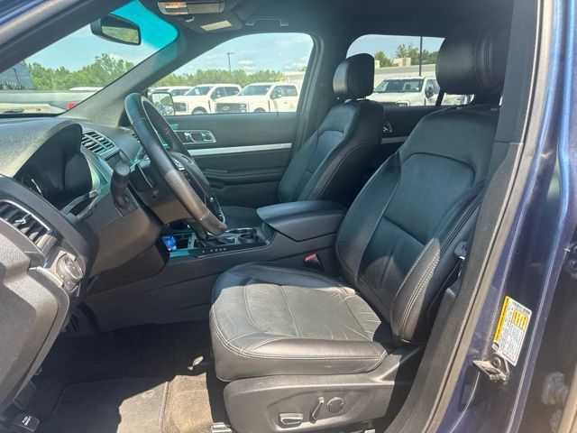 Used 2017 Ford Explorer XLT w/ Equipment Group 202A FWD image 24