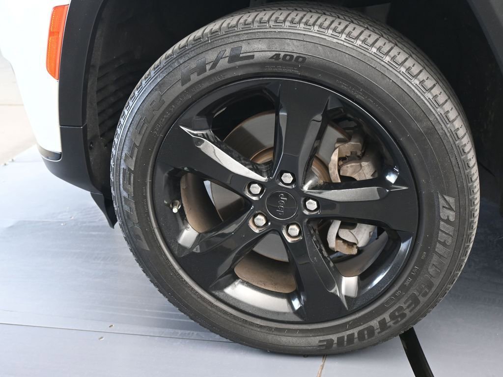 Used 2023 Jeep Grand Cherokee L Laredo RWD image 27