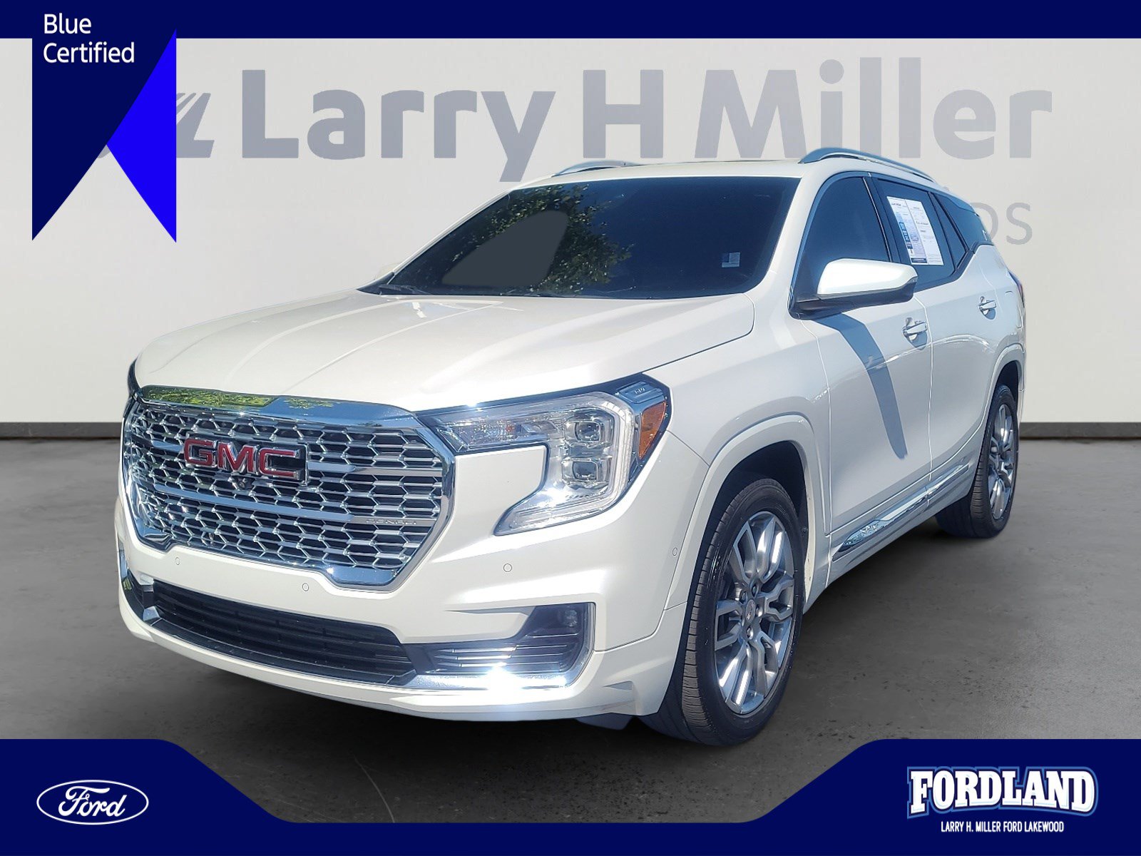 Used 2022 GMC Terrain Denali w/ Denali Premium Package AWD/4WD image 1