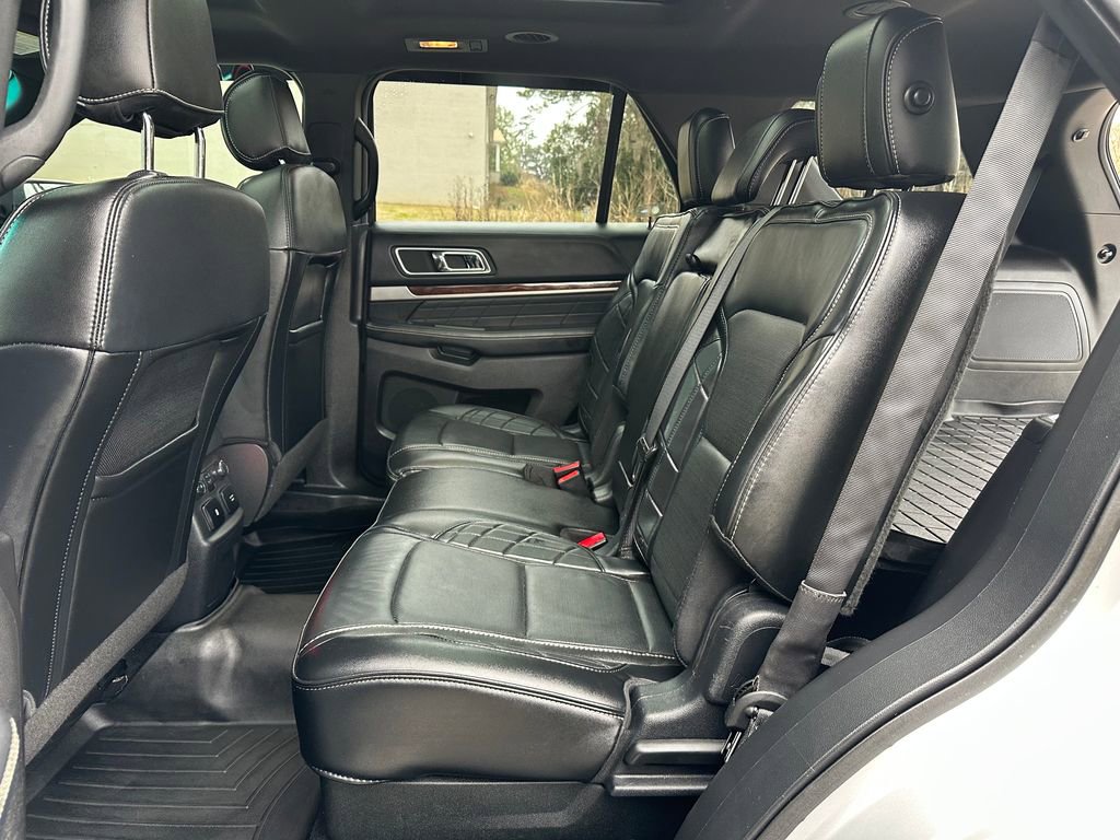 Used 2016 Ford Explorer Platinum image 27