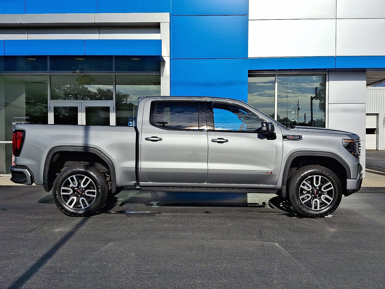 Used 2025 GMC Sierra 1500 AT4 image 7