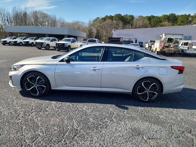 Used 2024 Nissan Altima 2.5 SR image 2