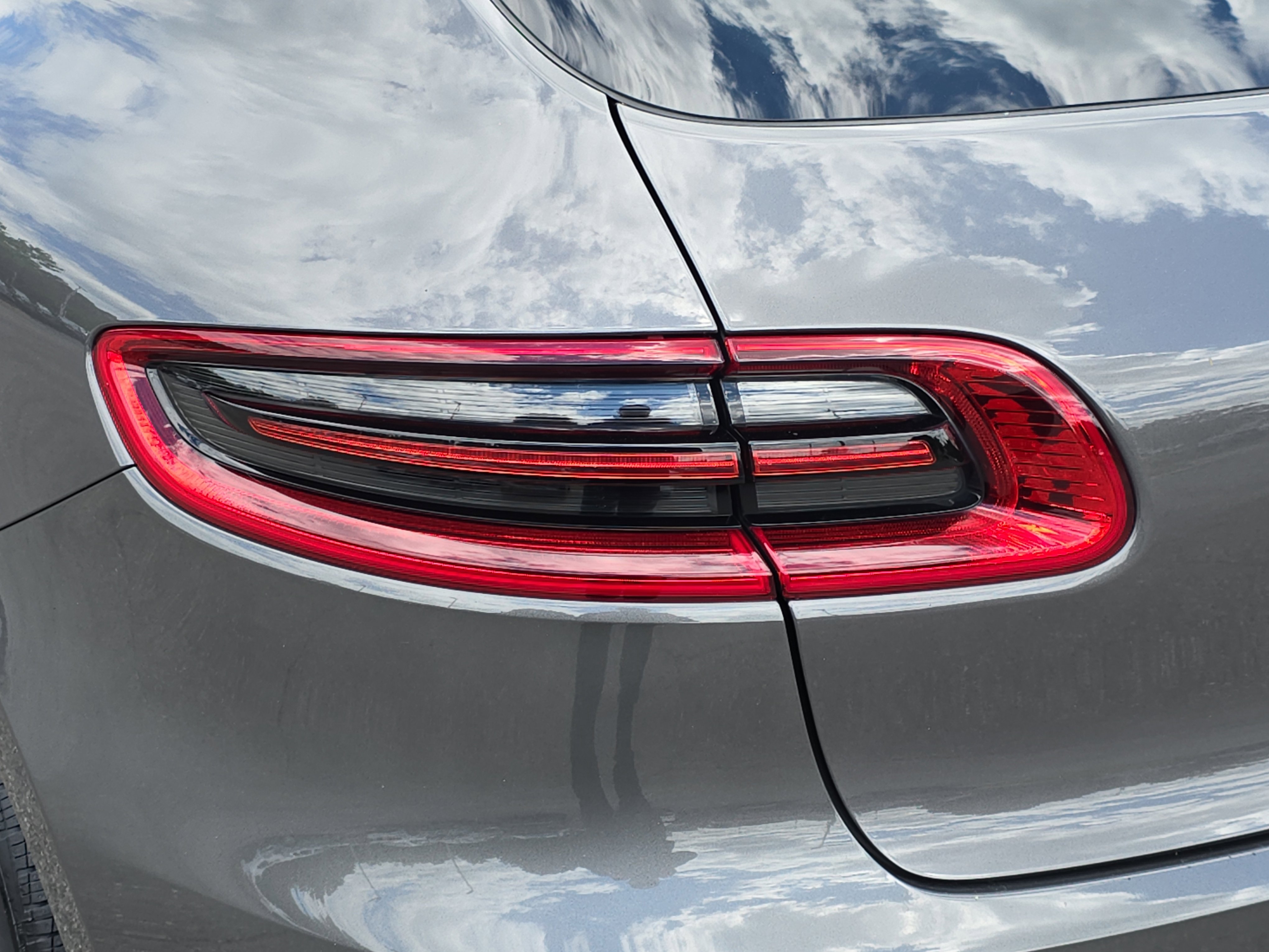 Used 2018 Porsche Macan AWD/4WD image 35