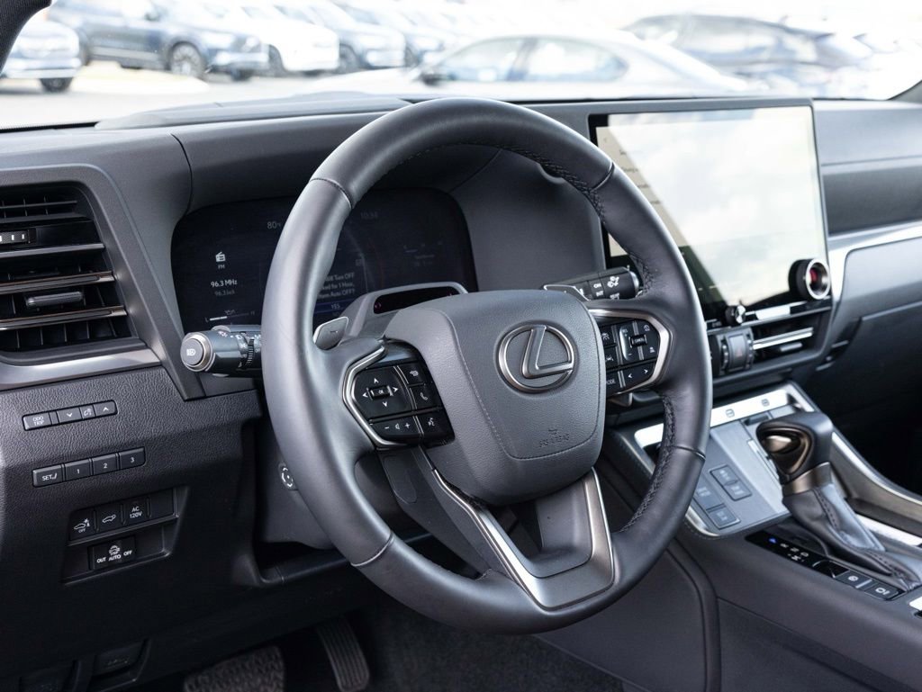 Used 2024 Lexus GX 550 w/ Accessory Package (2T) image 22