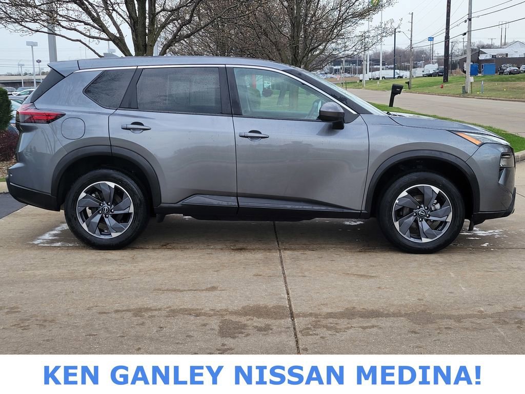 Certified 2025 Nissan Rogue SV FWD image 2