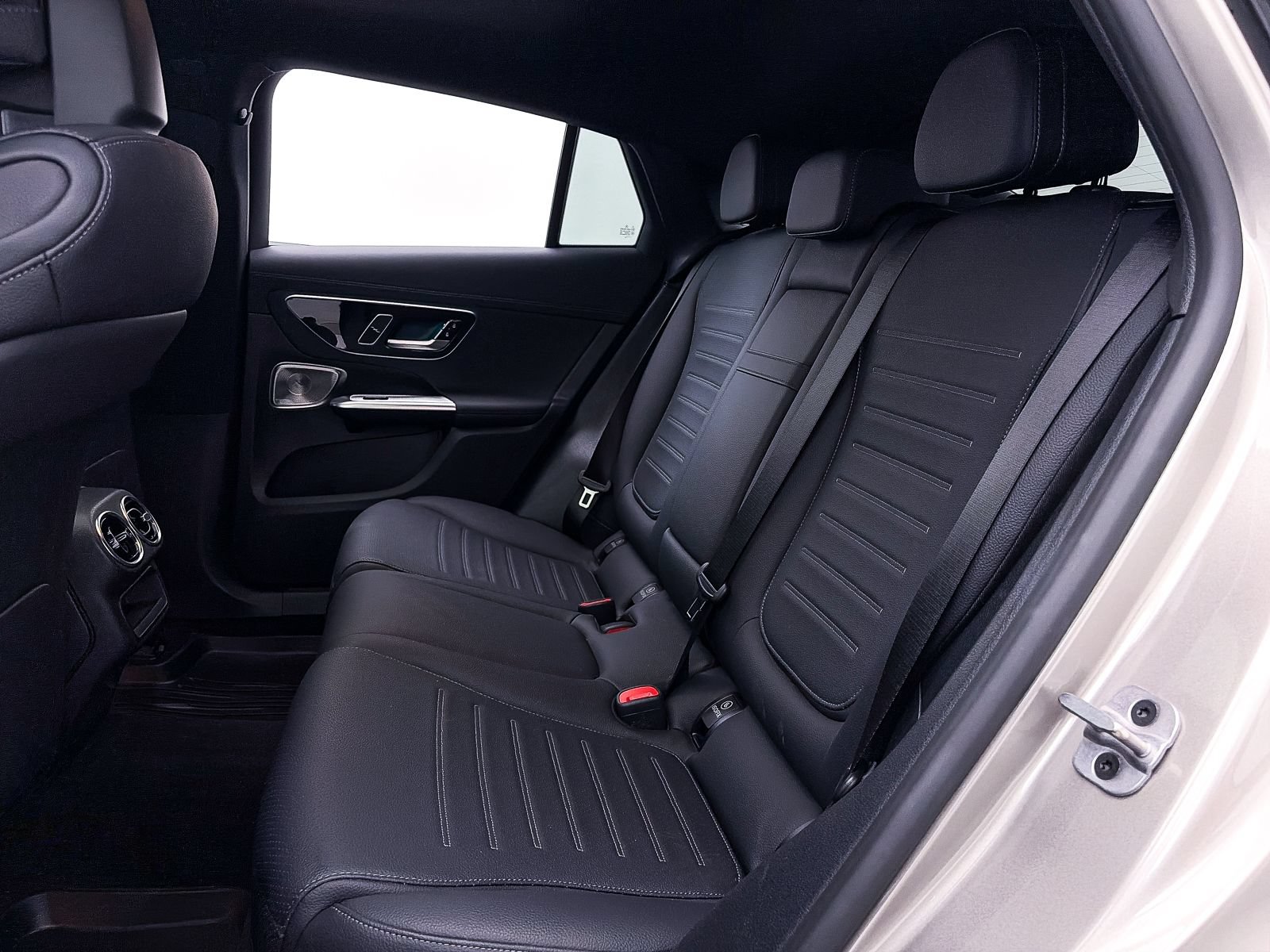 Used 2024 Mercedes-Benz GLC 300 4MATIC w/ AMG Line image 39