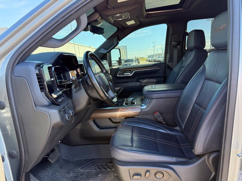 Used 2024 Chevrolet Silverado 2500 High Country w/ Technology Package AWD/4WD image 5