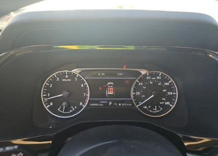 Used 2025 Nissan Pathfinder SL FWD image 9