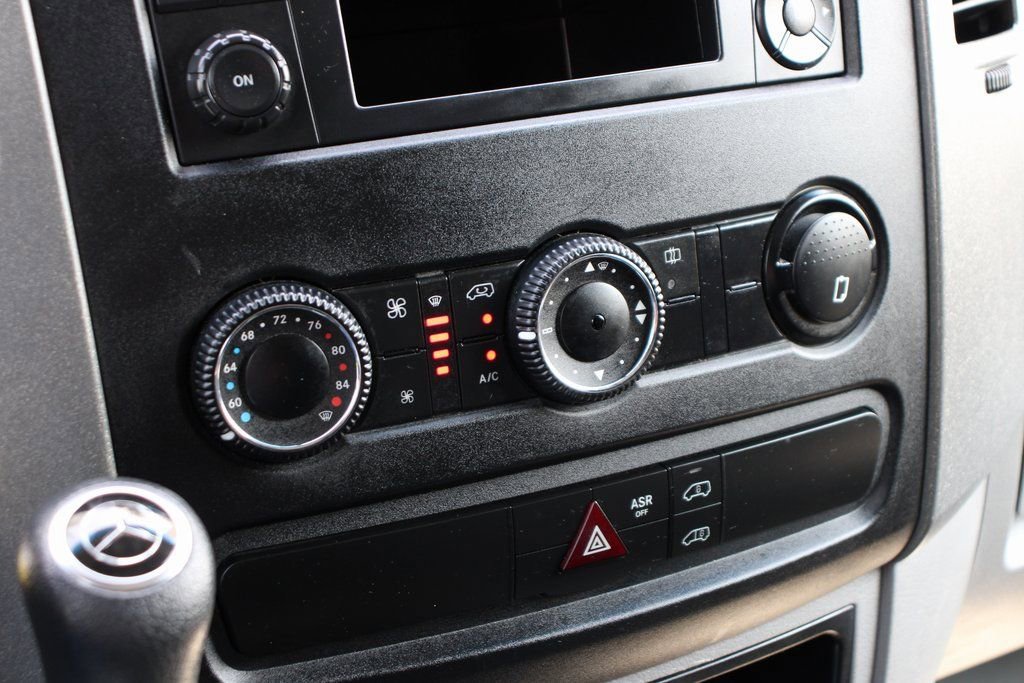 Used 2016 Mercedes-Benz Sprinter 2500 image 32