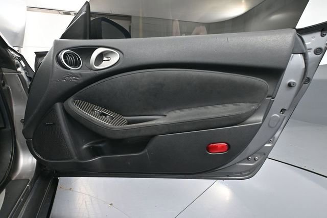 Used 2009 Nissan 370Z Touring RWD image 33