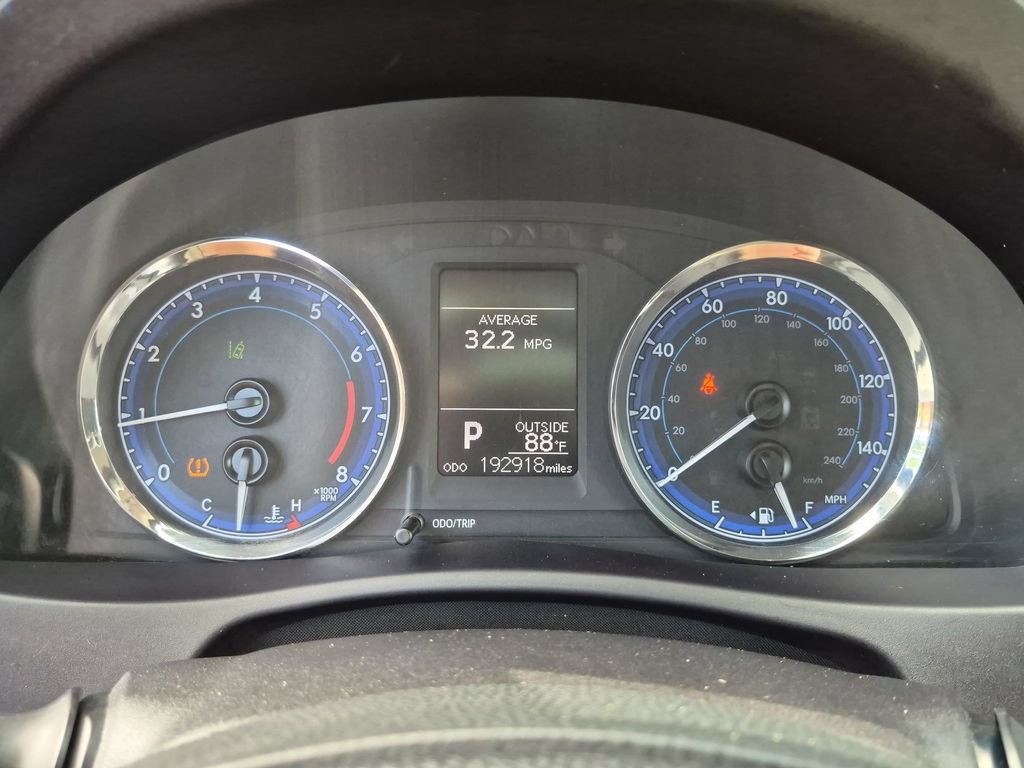 Used 2018 Toyota Corolla LE FWD image 19