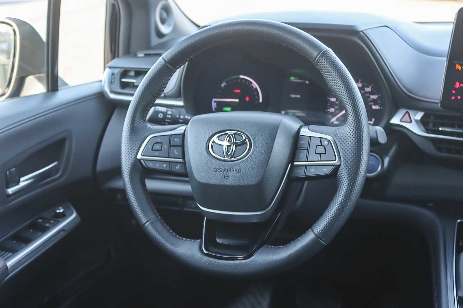 Used 2023 Toyota Sienna XSE image 14