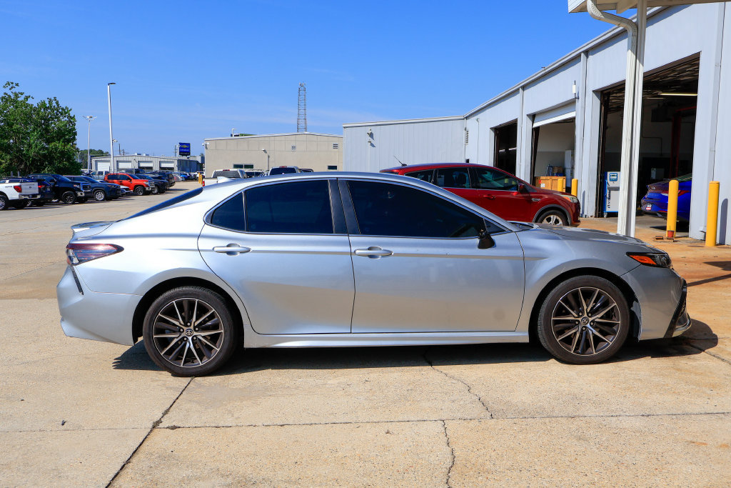 Used 2022 Toyota Camry SE FWD image 10