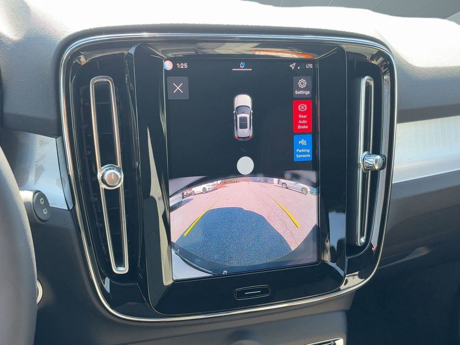 New 2026 Volvo XC40 B4 Core w/ Protection Package image 22