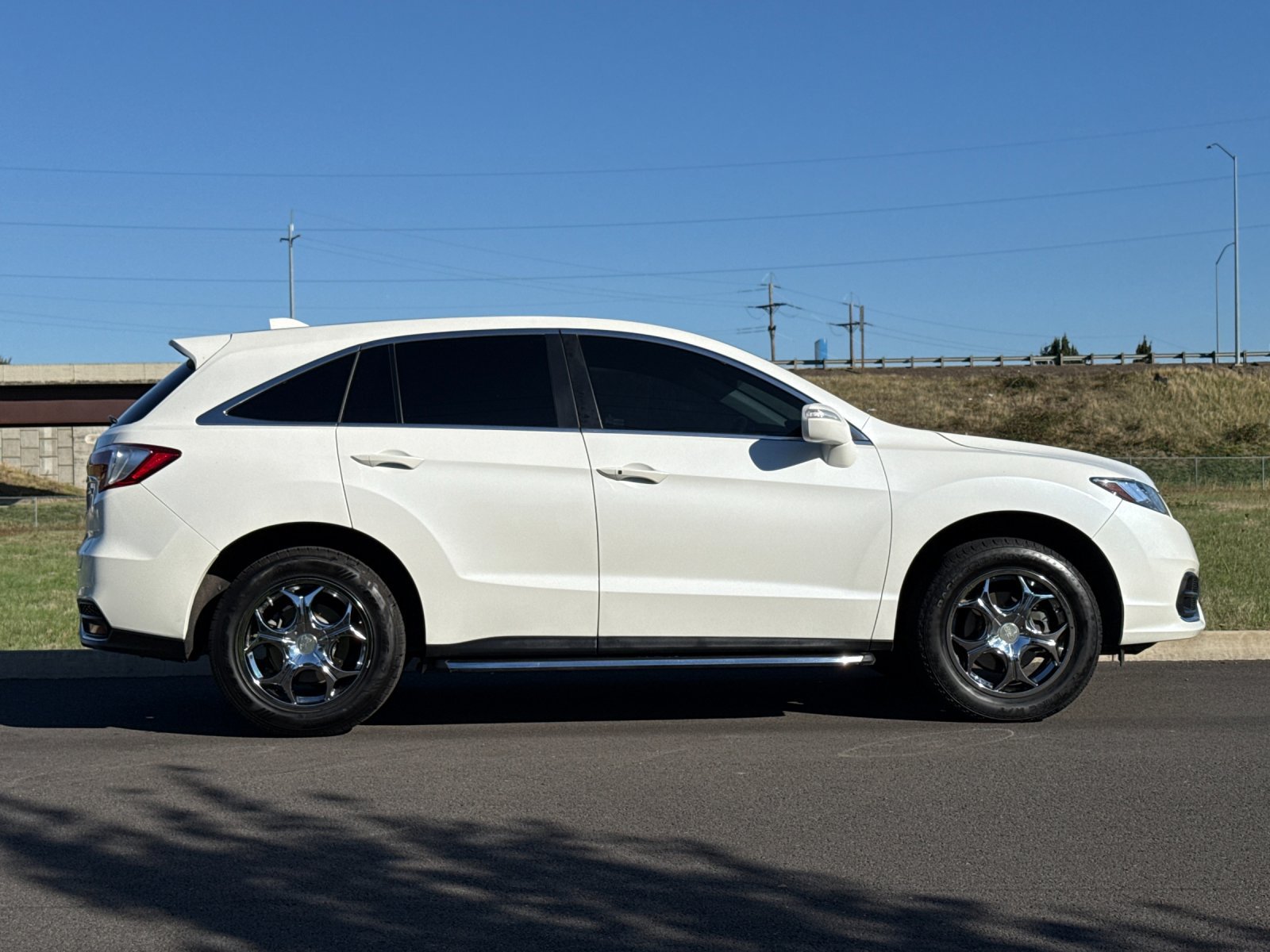 Used 2017 Acura RDX w/ Technology Package FWD image 2