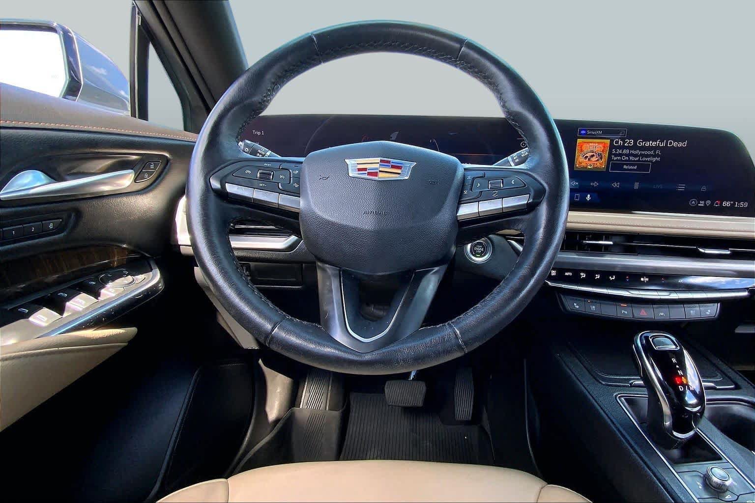 Used 2025 Cadillac XT4 Premium Luxury w/ Technology Package FWD image 6