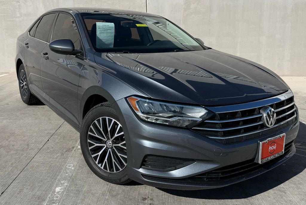 Used 2021 Volkswagen Jetta SE w/ SE Cold Weather Package image 1