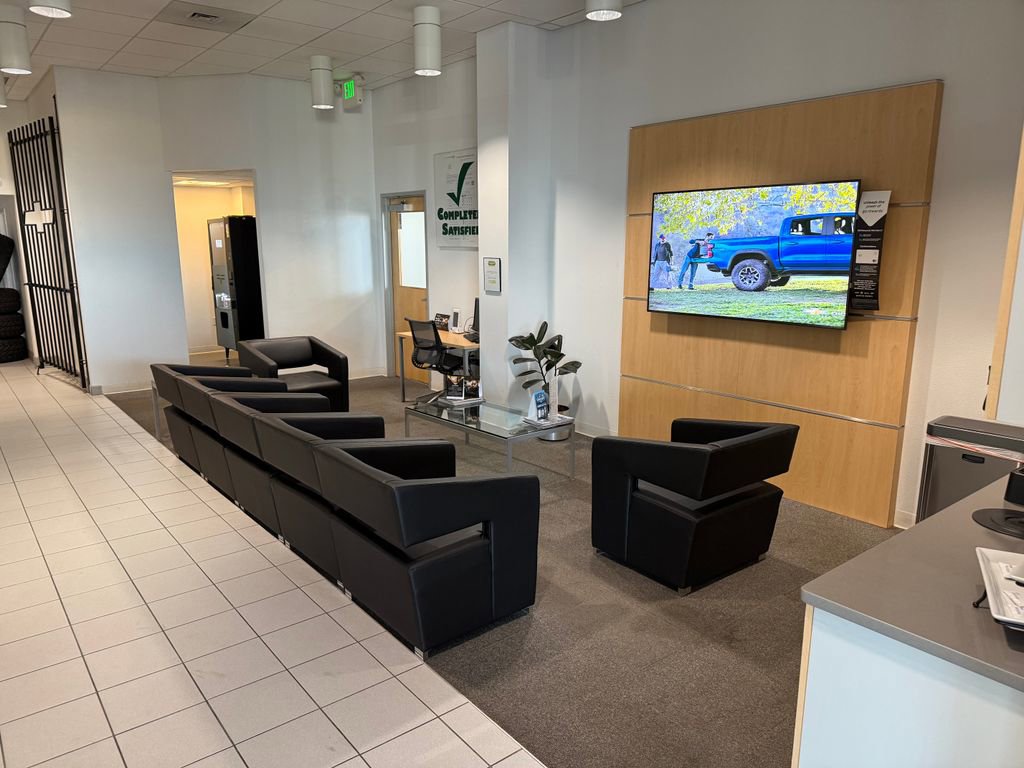 New 2026 Chevrolet Traverse Z71 w/ Enhanced Driving Package AWD/4WD image 5