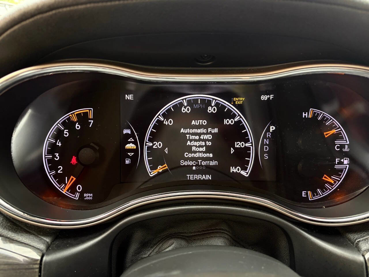 Used 2015 Jeep Grand Cherokee Overland AWD/4WD image 16