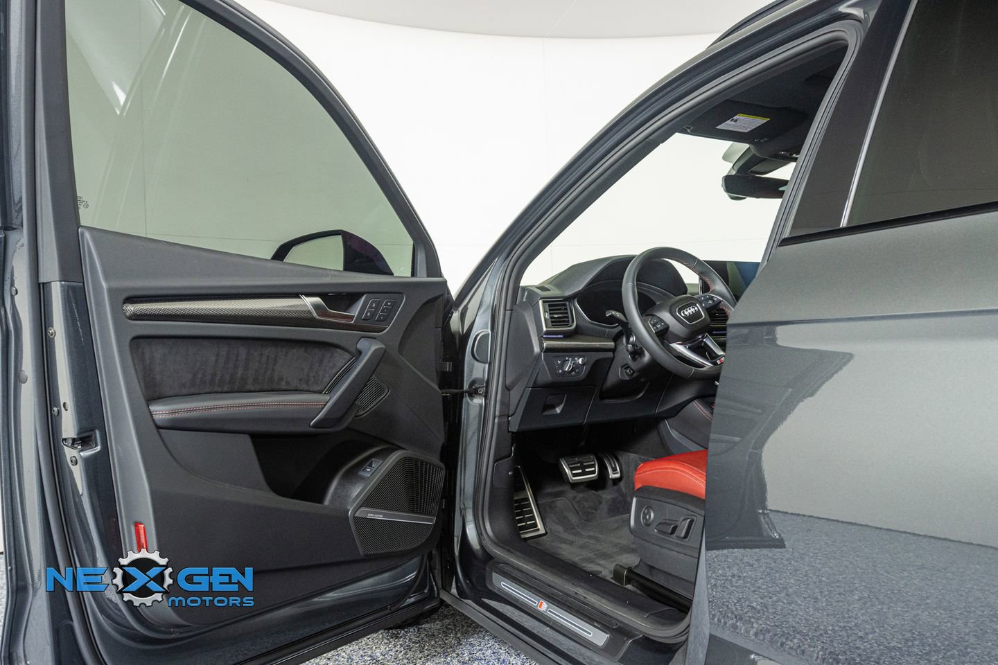 Used 2024 Audi SQ5 Prestige image 9