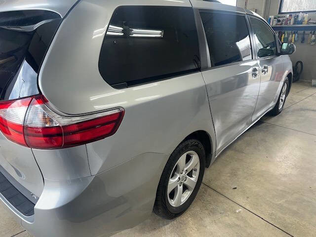 Used 2015 Toyota Sienna LE image 7