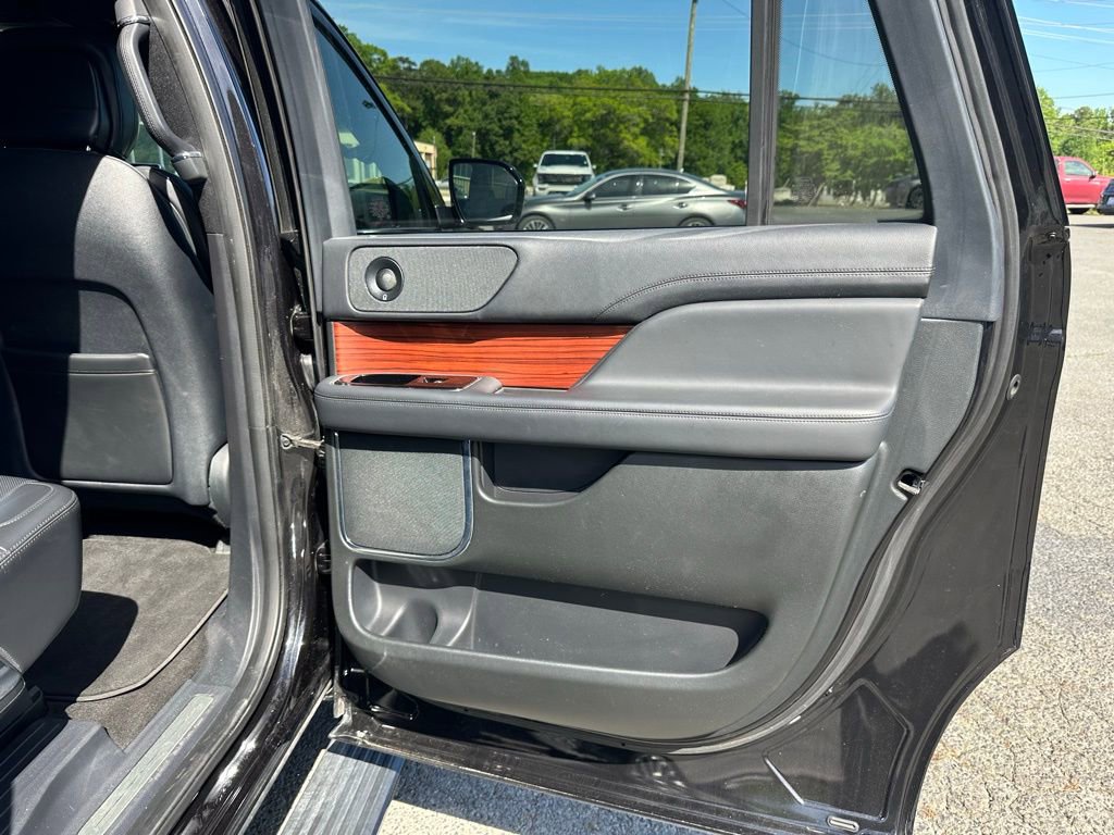 Used 2024 Lincoln Navigator L 4WD image 19
