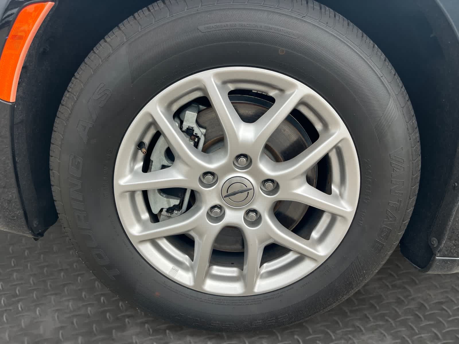 Used 2023 Chrysler Pacifica Touring-L FWD image 9