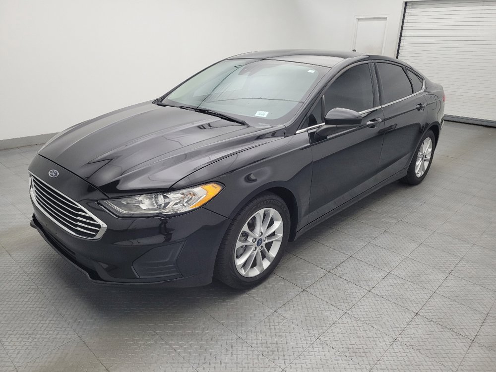 Used 2019 Ford Fusion SE FWD image 2