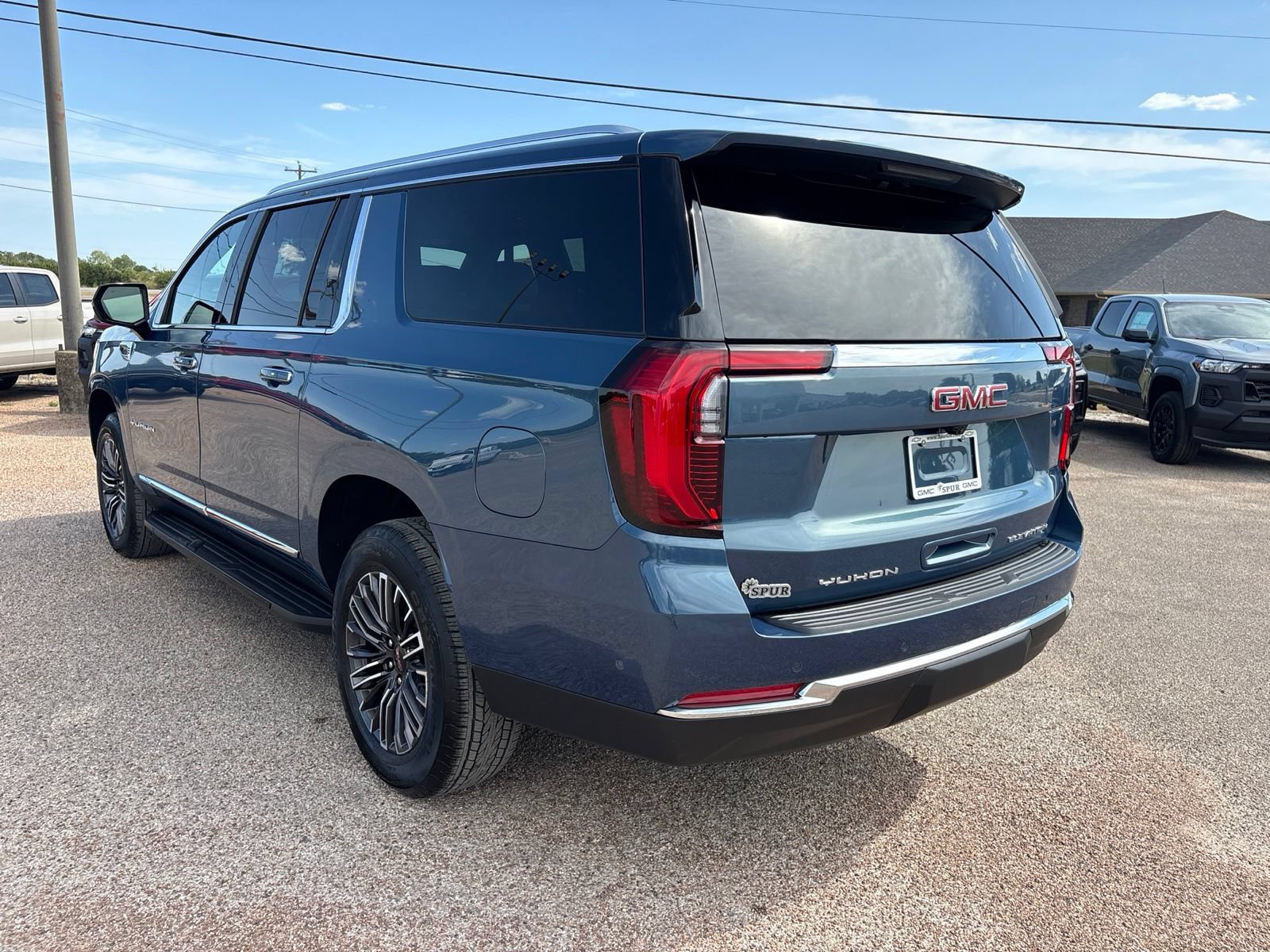 New 2026 GMC Yukon XL Elevation w/ LPO, Floor Liner Package AWD/4WD image 4