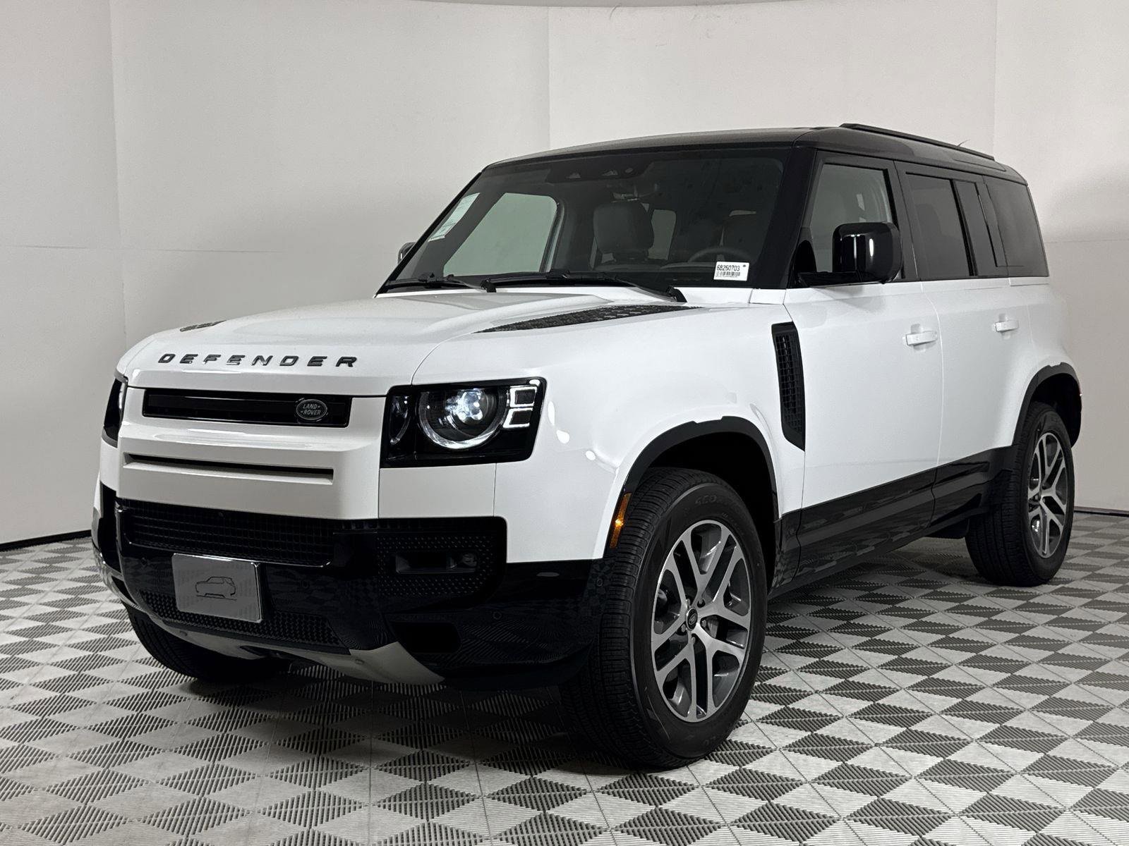 New 2025 Land Rover Defender 110 X-Dynamic SE