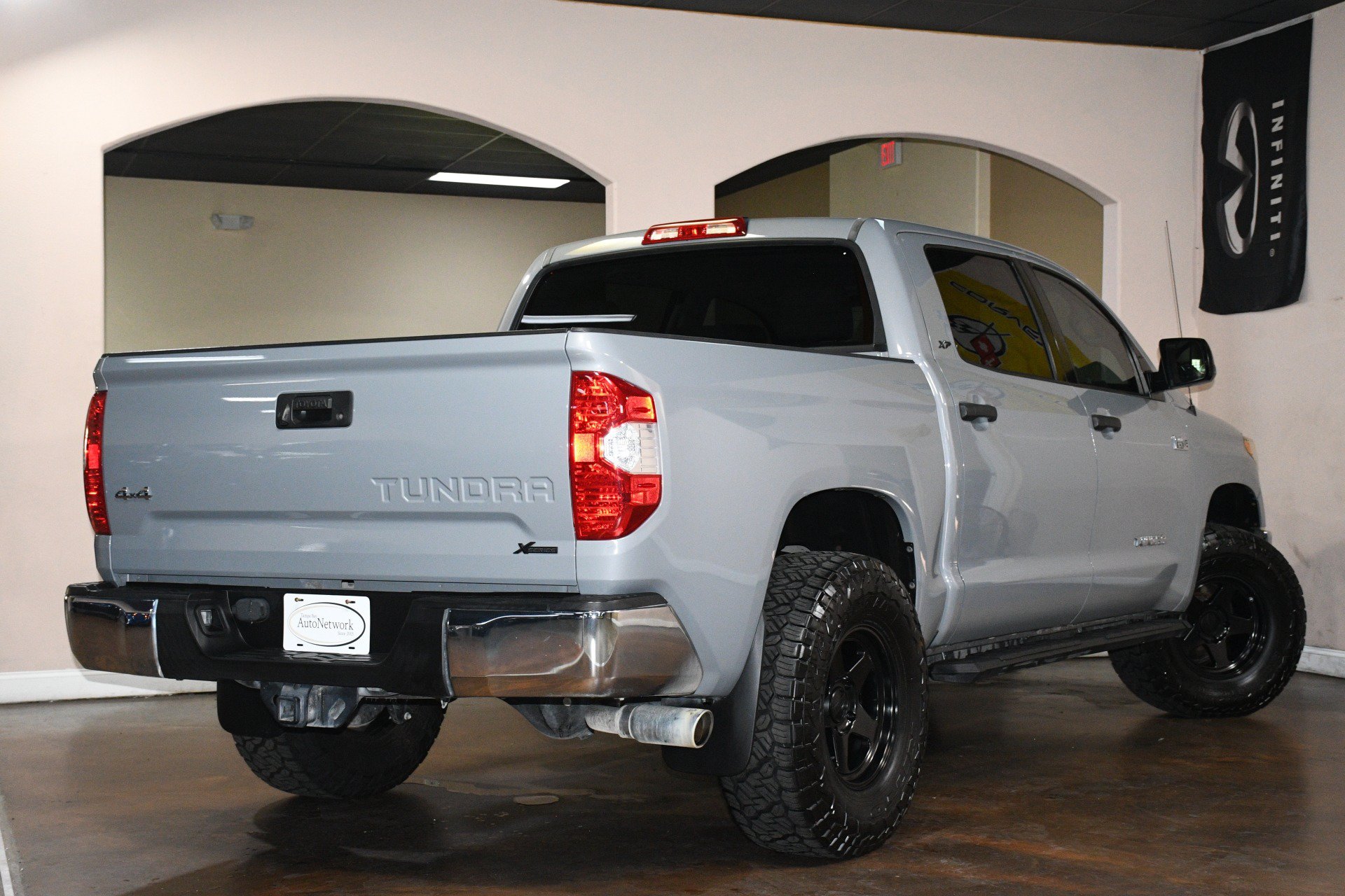 Used 2019 Toyota Tundra SR5 w/ SR5 Upgrade Package AWD/4WD image 5
