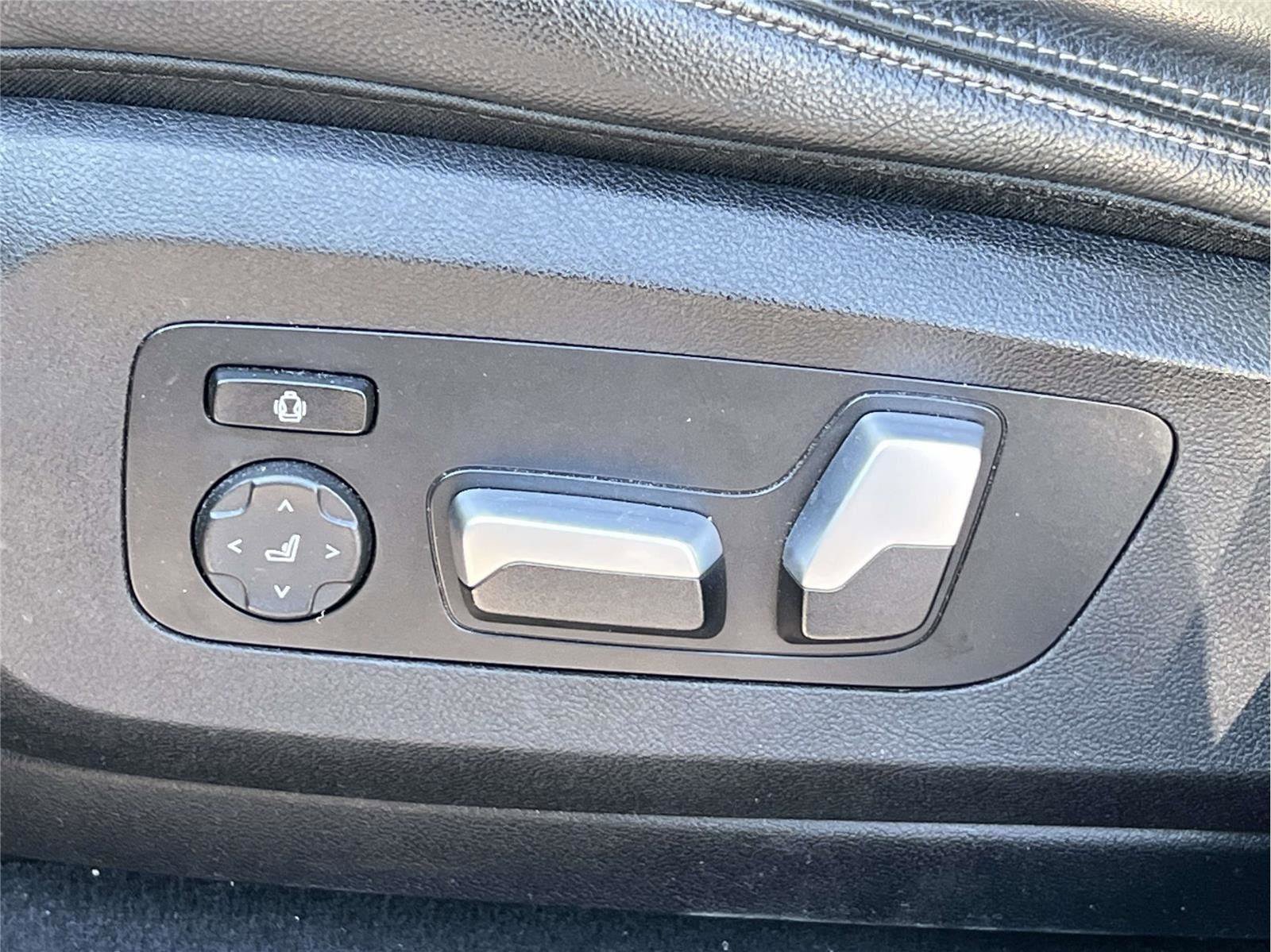 Used 2022 BMW X6 xDrive40i w/ Executive Package image 19