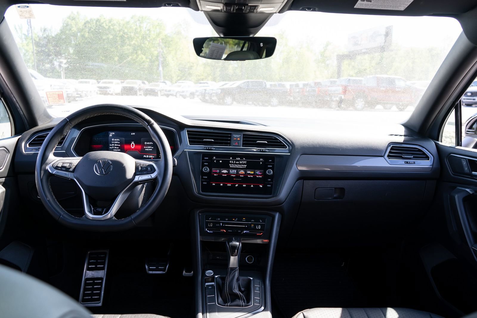 Used 2023 Volkswagen Tiguan SE R-Line FWD image 21