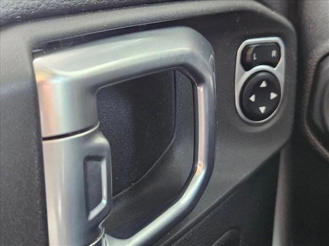 Used 2019 Jeep Wrangler Unlimited Sahara image 16