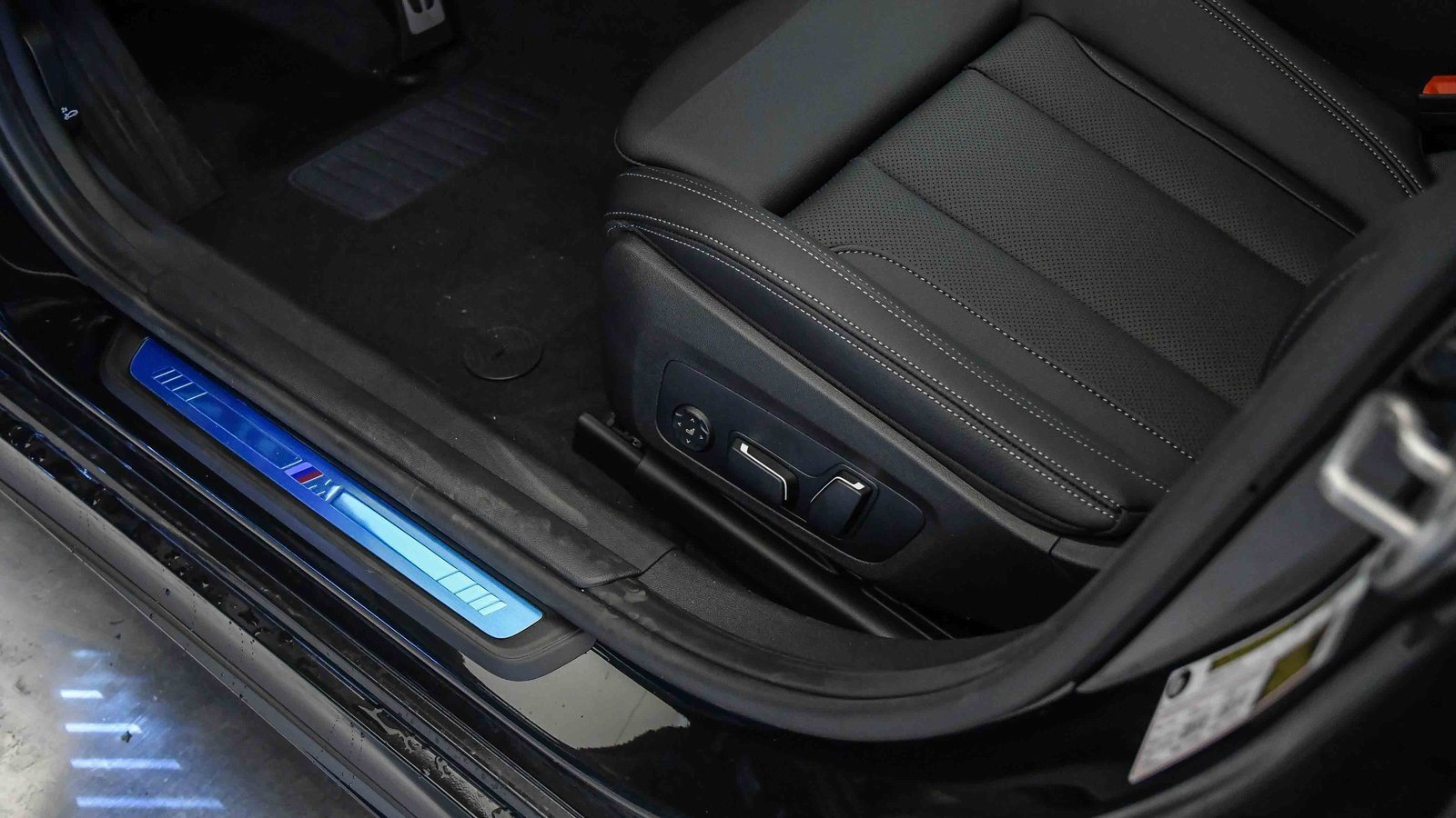 New 2026 BMW 330i Sedan w/ M Sport Package image 24