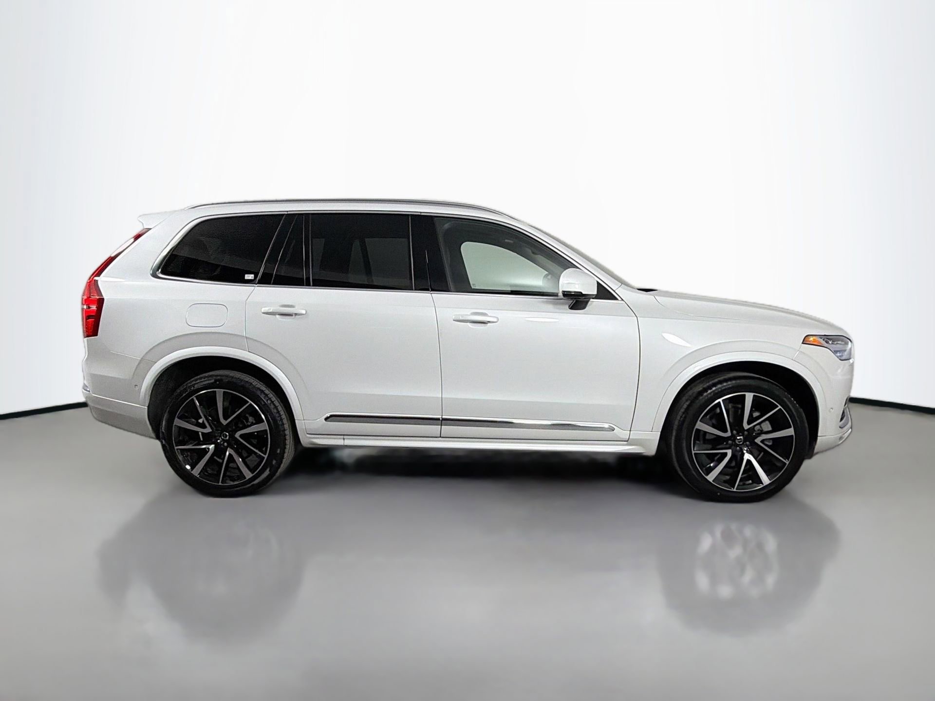 Certified 2024 Volvo XC90 B5 Plus w/ Protection Package Premier AWD/4WD image 5