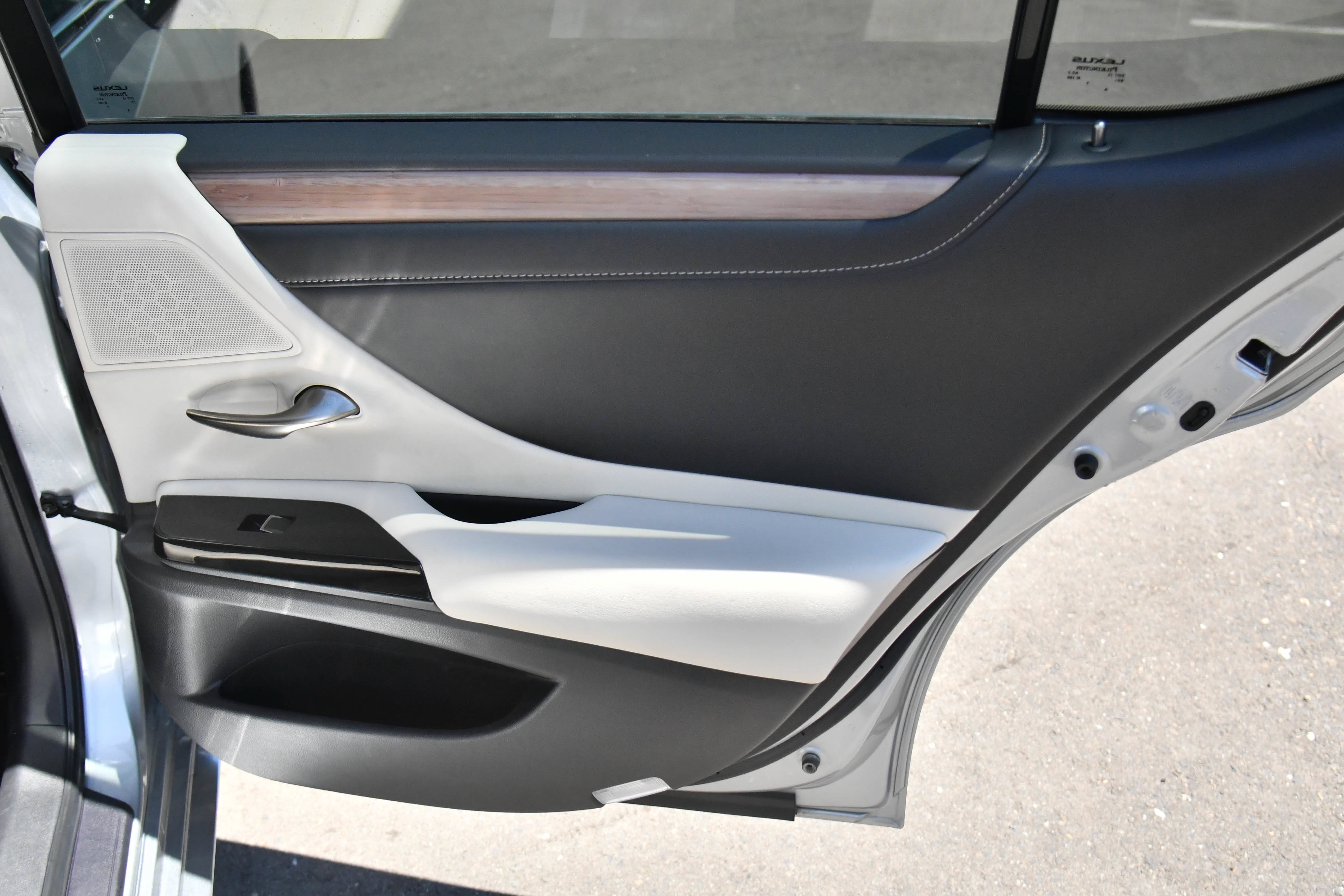 Used 2023 Lexus ES 300h w/ Premium Package FWD image 46