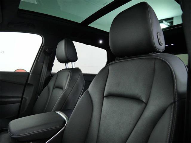 Certified 2025 Audi Q7 2.0T Premium Plus image 17
