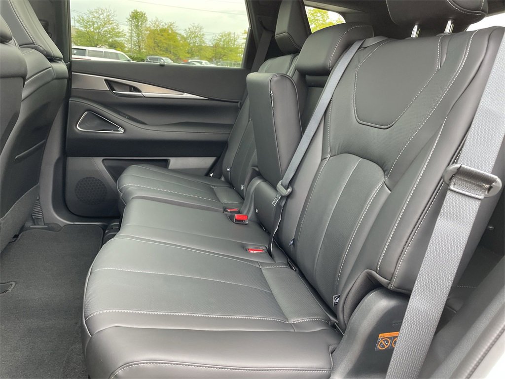 Certified 2025 INFINITI QX60 Luxe w/ Black Edition image 16