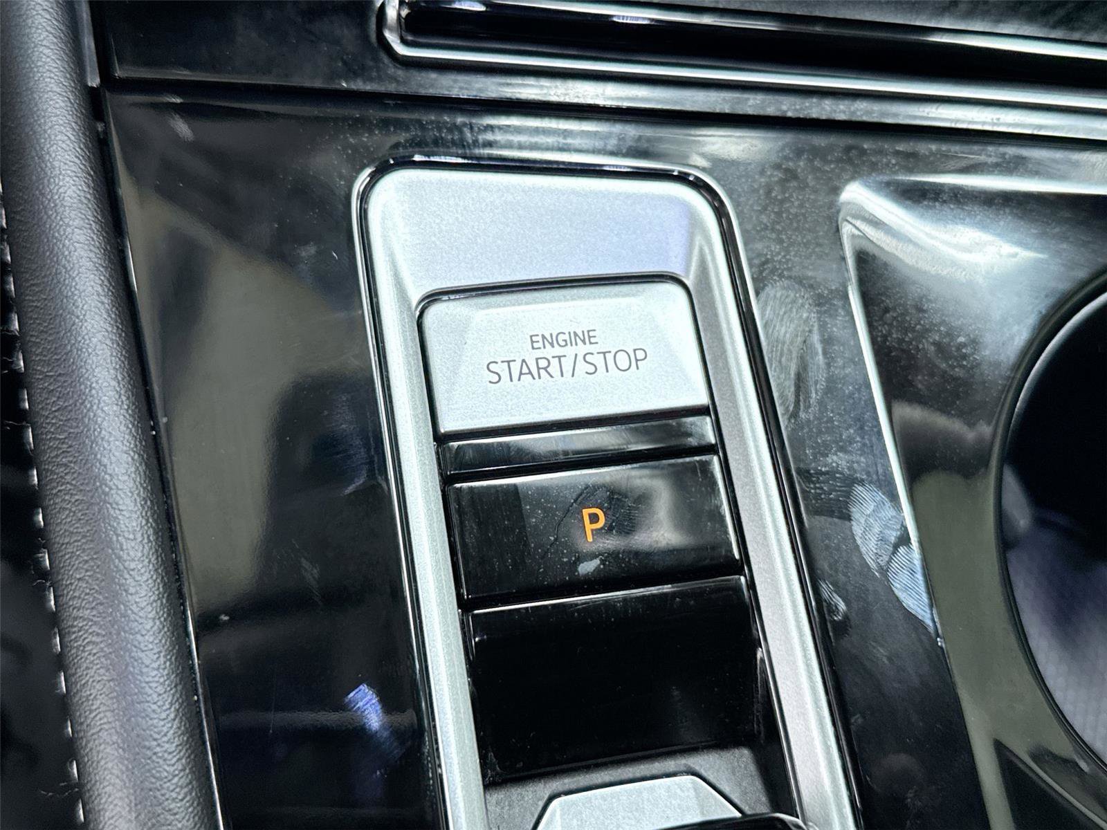 Used 2024 Volkswagen Atlas SEL Premium R-Line image 25